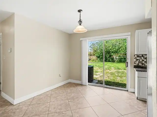 Listing Photo 10