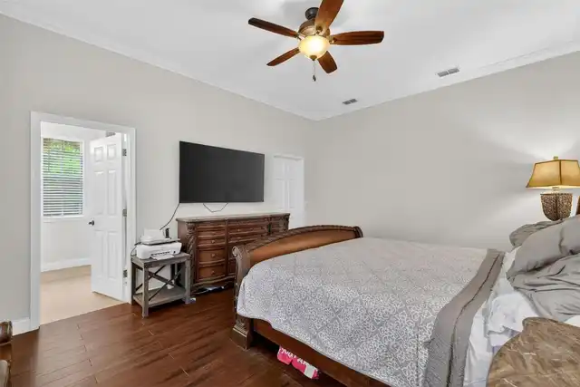Listing Photo 12