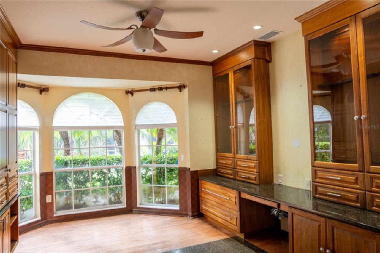 Listing Photo 10