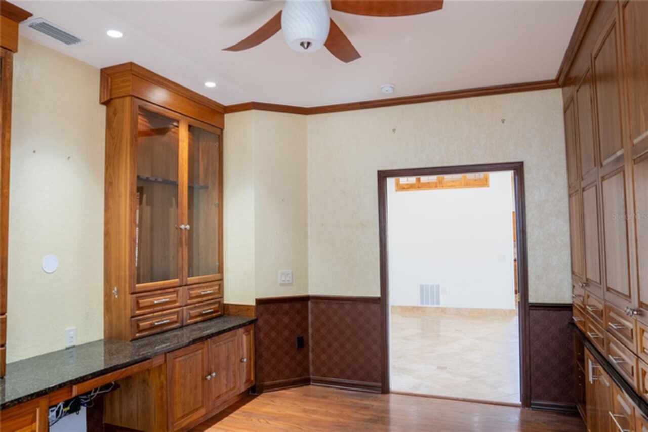 Listing Photo 11