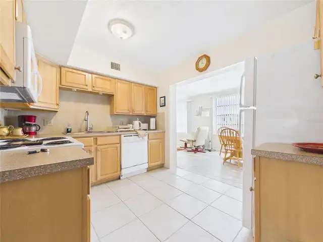 Listing Photo 8