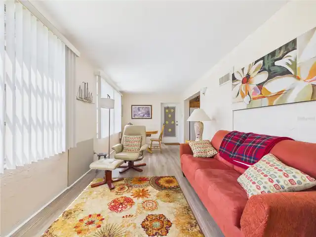 Listing Photo 11
