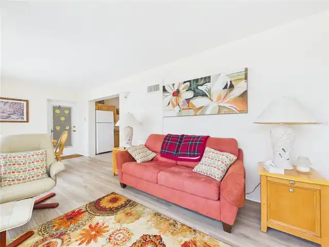 Listing Photo 12