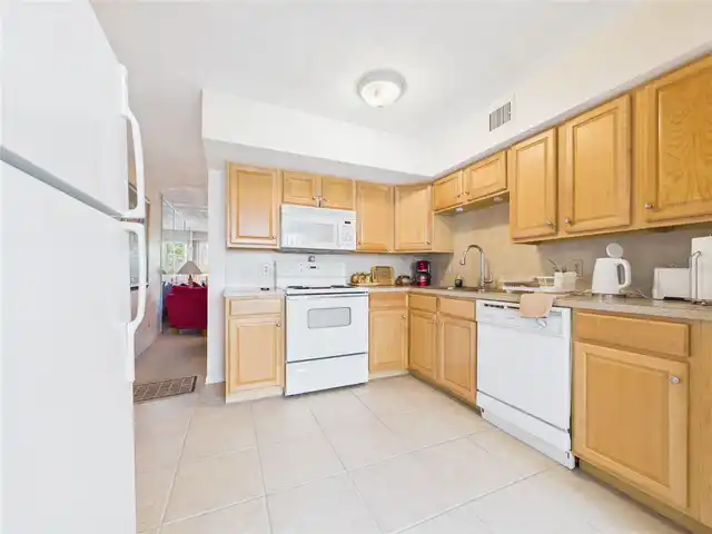 Listing Photo 14