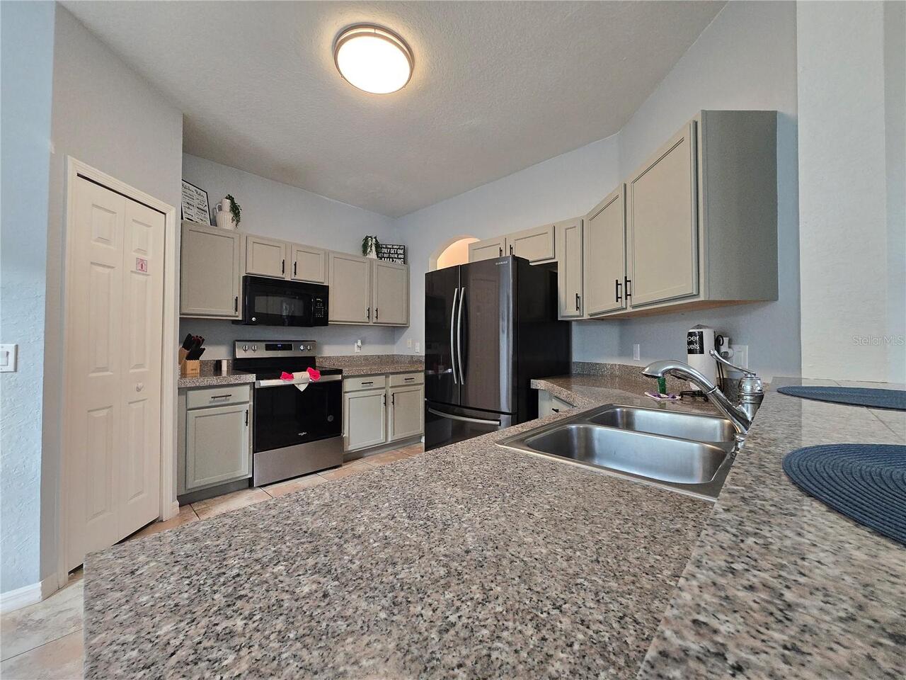 Listing Photo 11