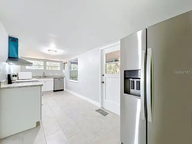 Listing Photo 11