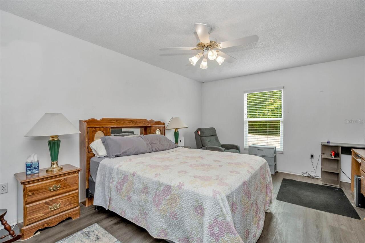 Listing Photo 12