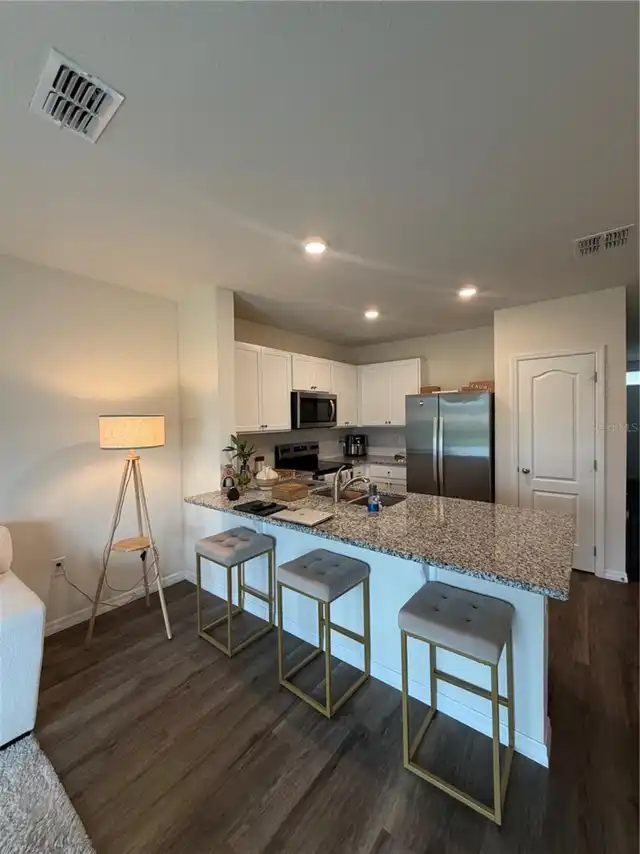 Listing Photo 8