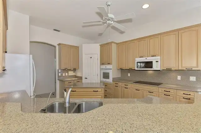 Listing Photo 17