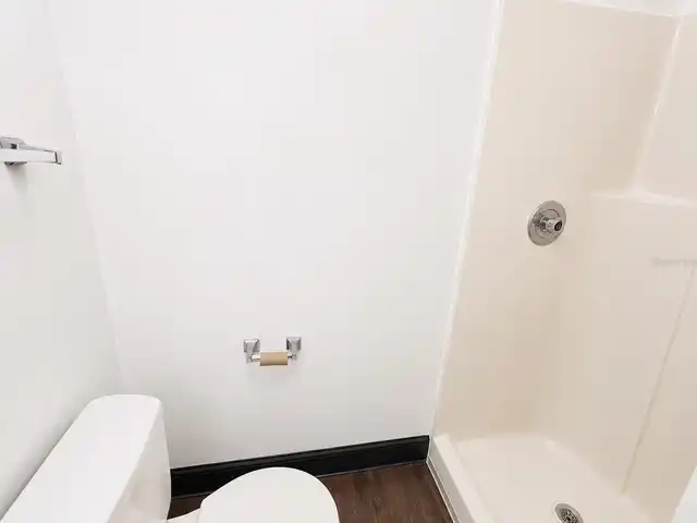 Listing Photo 8
