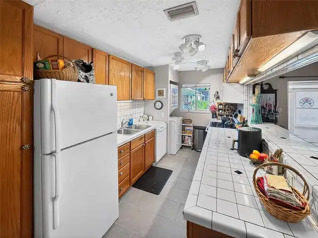 Listing Photo 11