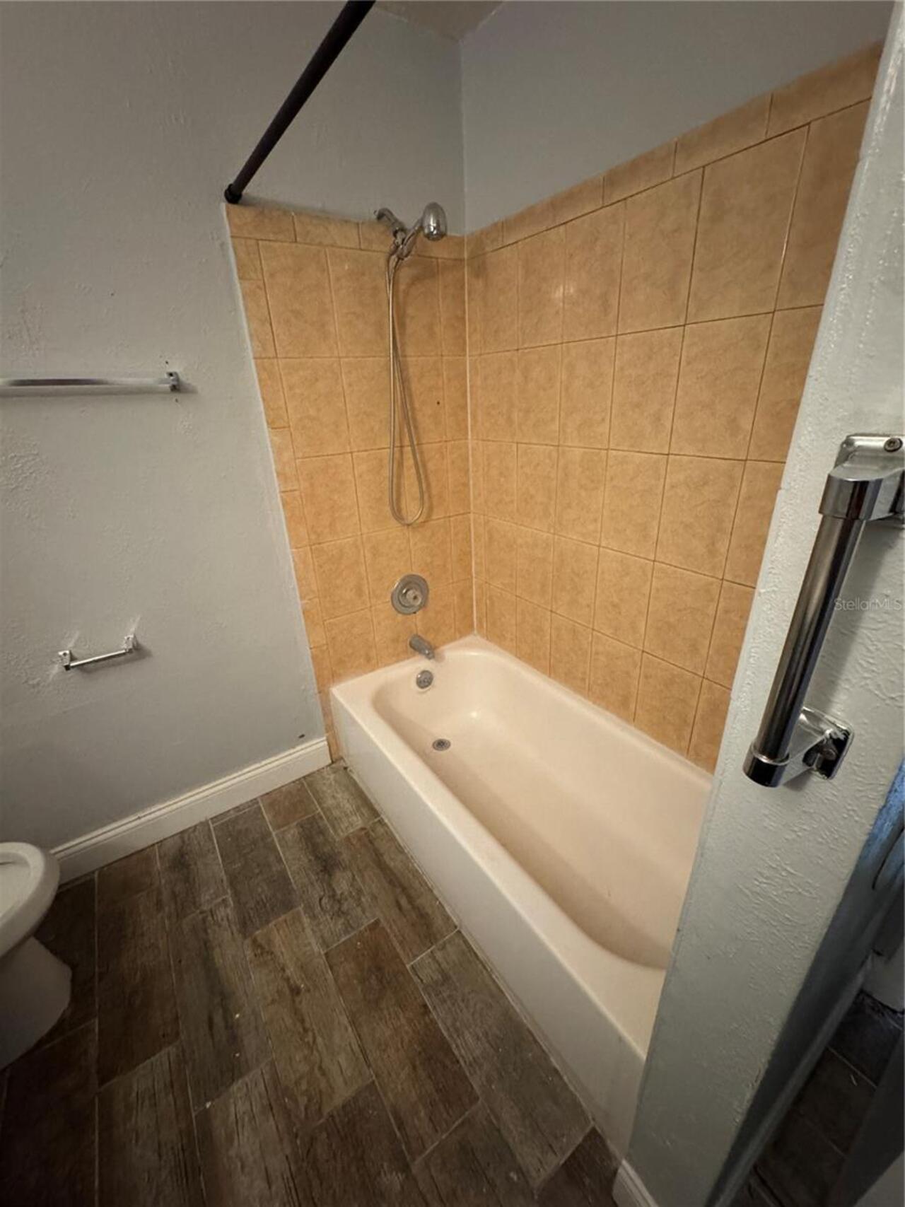 Listing Photo 10
