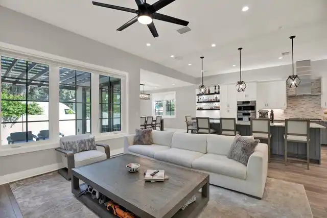 Listing Photo 11