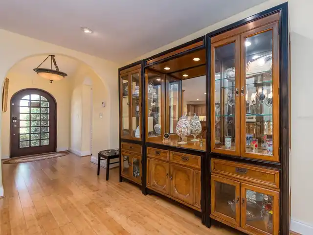 Listing Photo 9