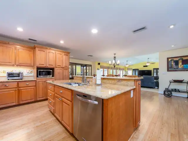 Listing Photo 15