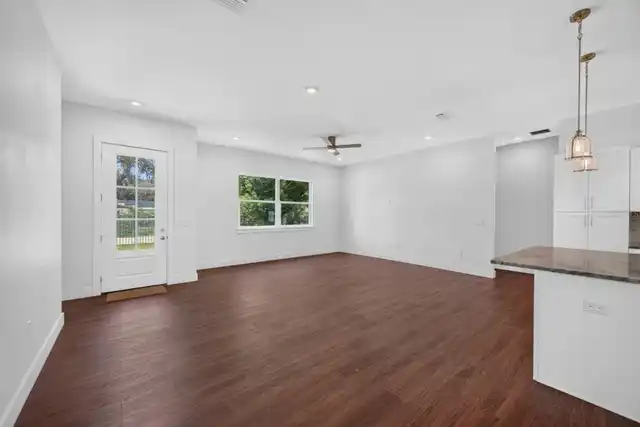 Listing Photo 16