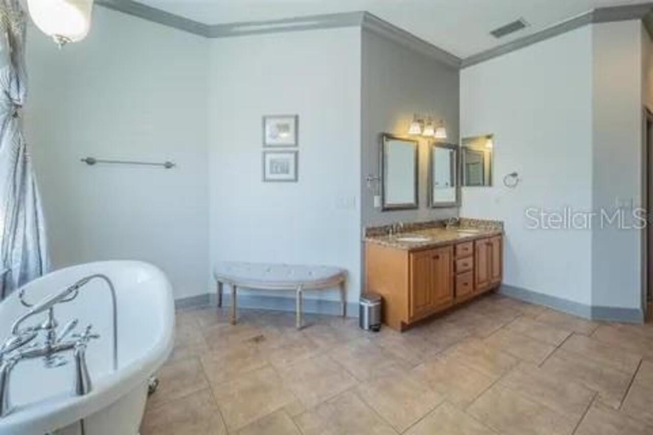 Listing Photo 10