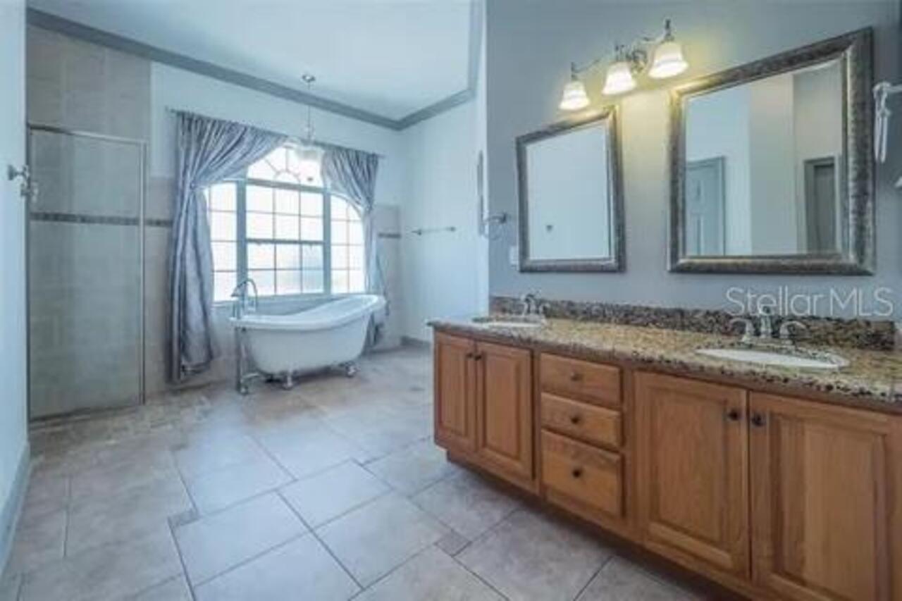 Listing Photo 11