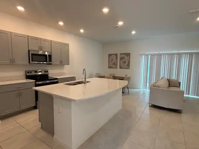 Listing Photo 7