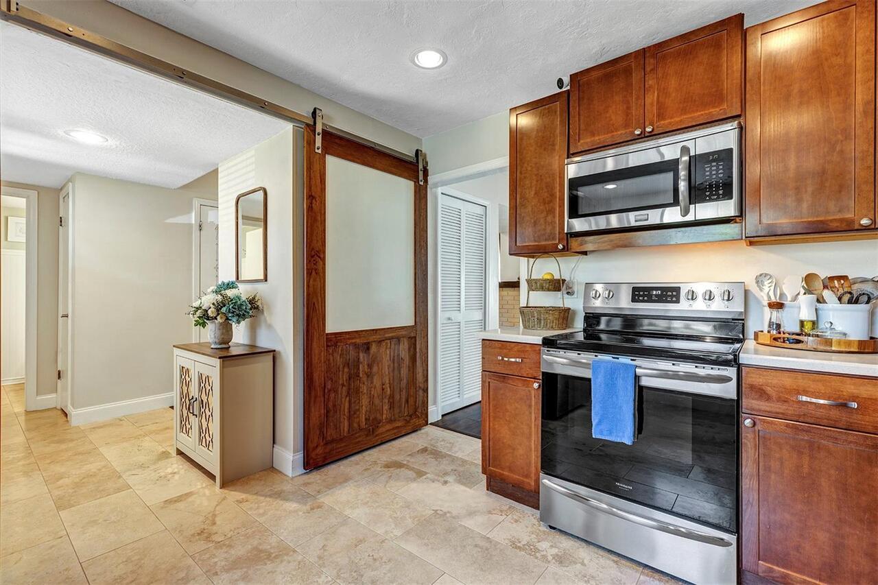 Listing Photo 11