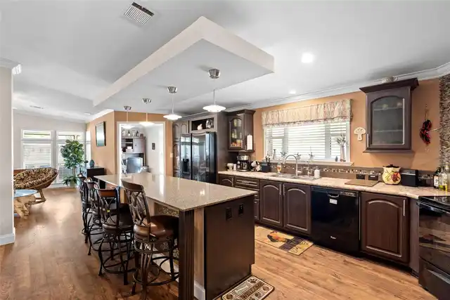 Listing Photo 8