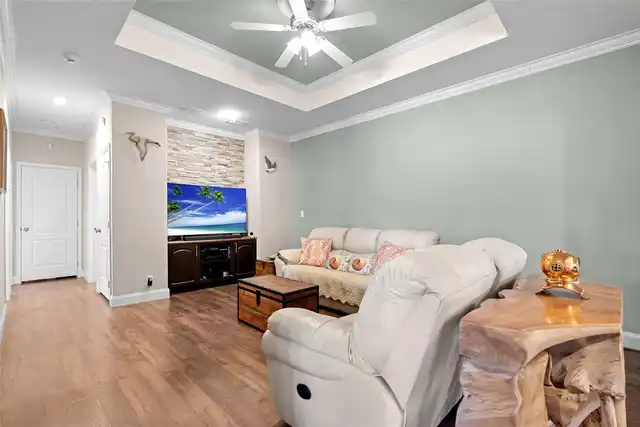 Listing Photo 12