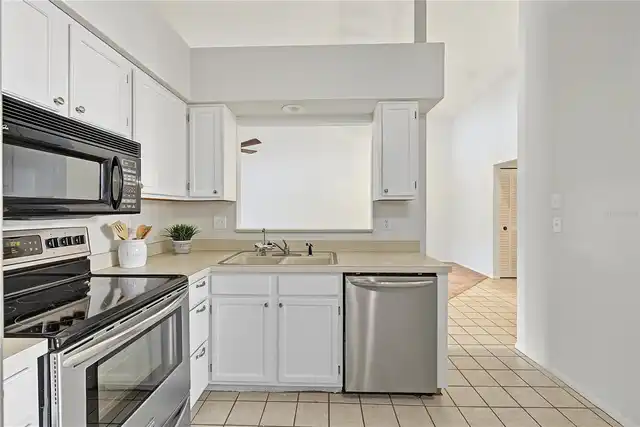 Listing Photo 8