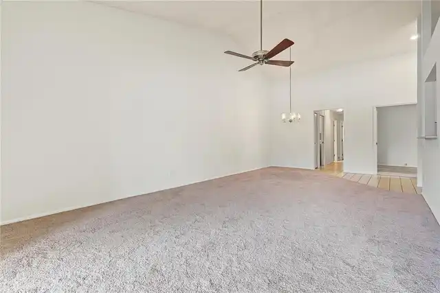 Listing Photo 12