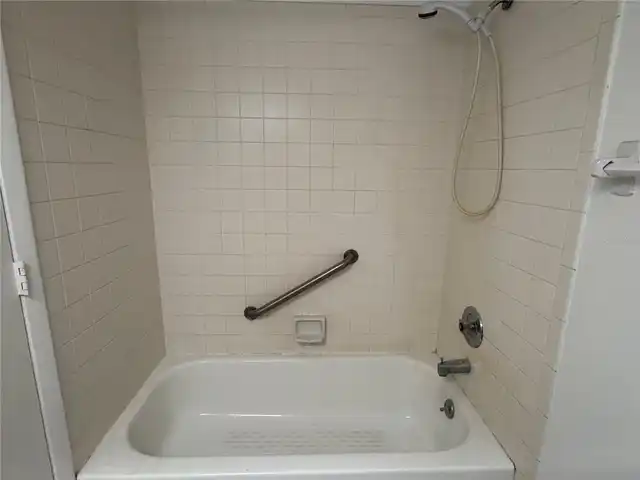 Listing Photo 11