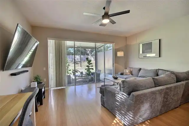 Listing Photo 11