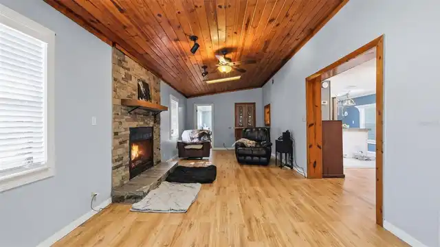 Listing Photo 10