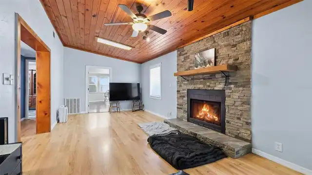 Listing Photo 11