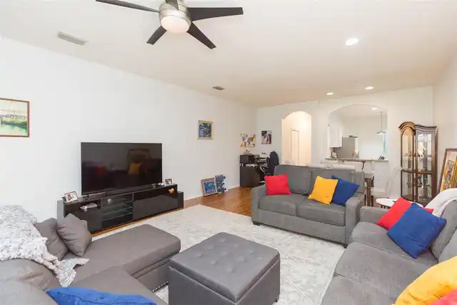 Listing Photo 8