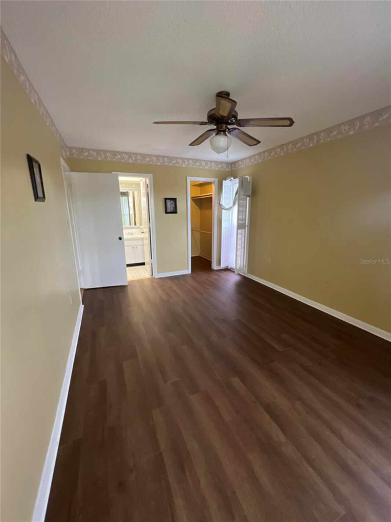 Listing Photo 12