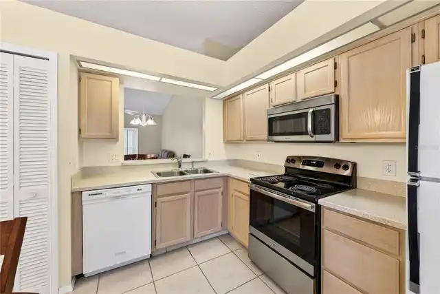 Listing Photo 8