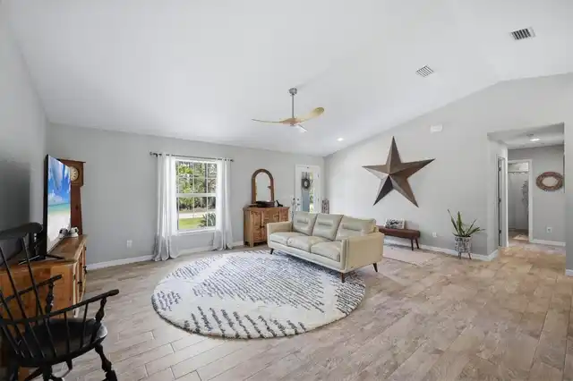 Listing Photo 10
