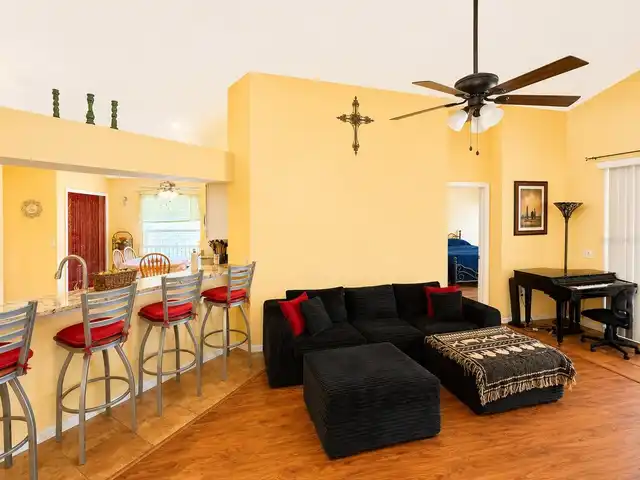 Listing Photo 11