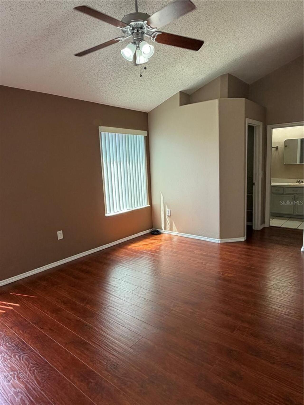 Listing Photo 9