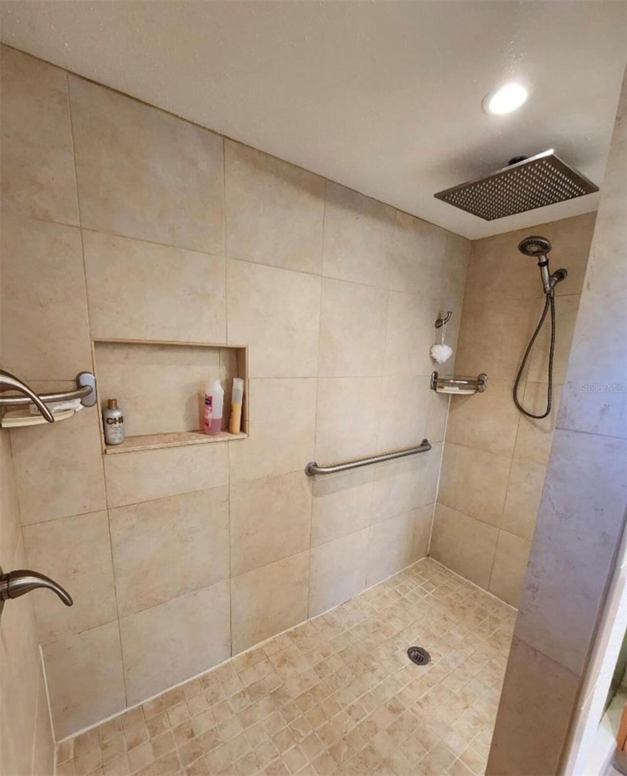 Listing Photo 12