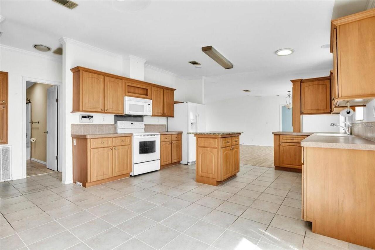 Listing Photo 12