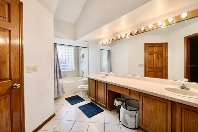 Listing Photo 11
