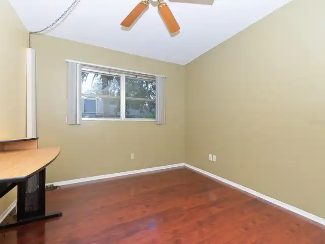 Listing Photo 12