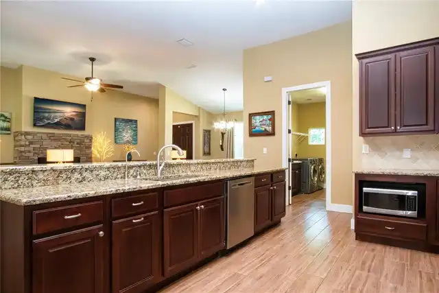 Listing Photo 8