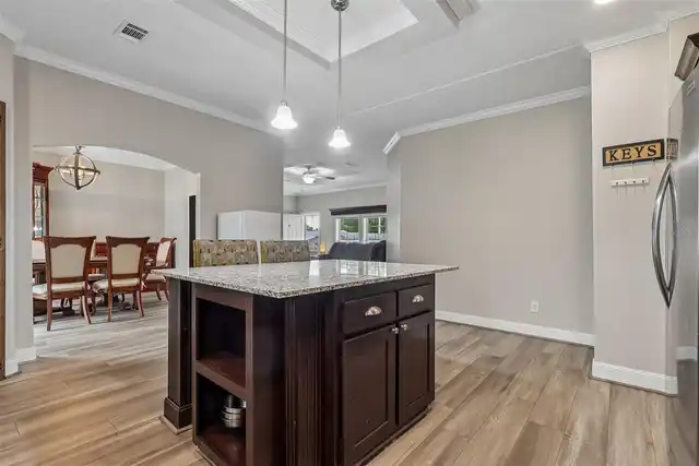 Listing Photo 8