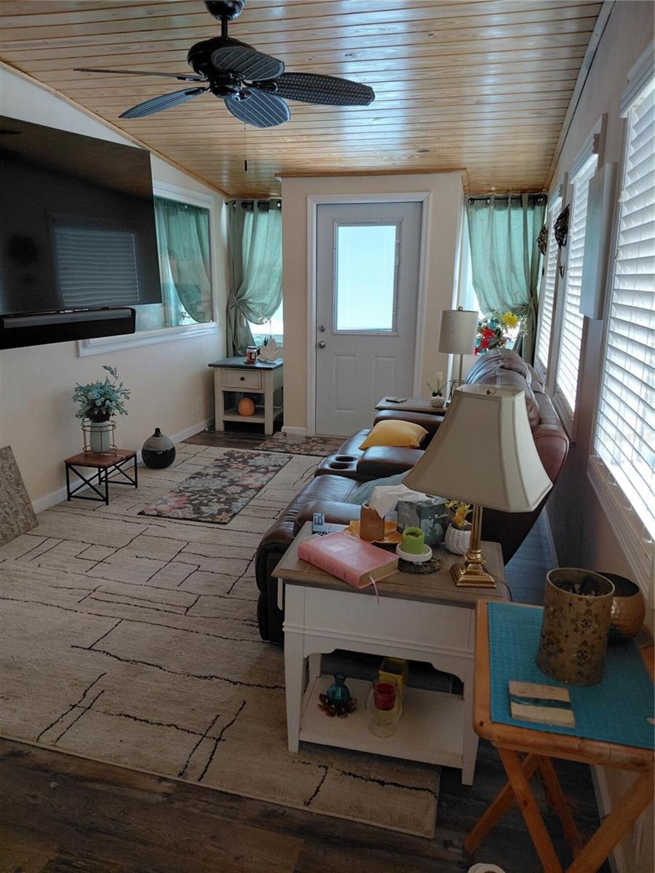Listing Photo 11