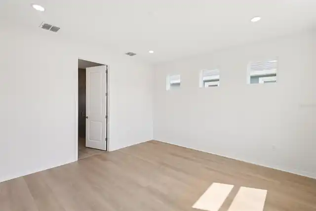 Listing Photo 33