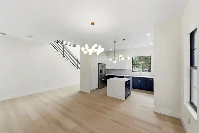 Listing Photo 10