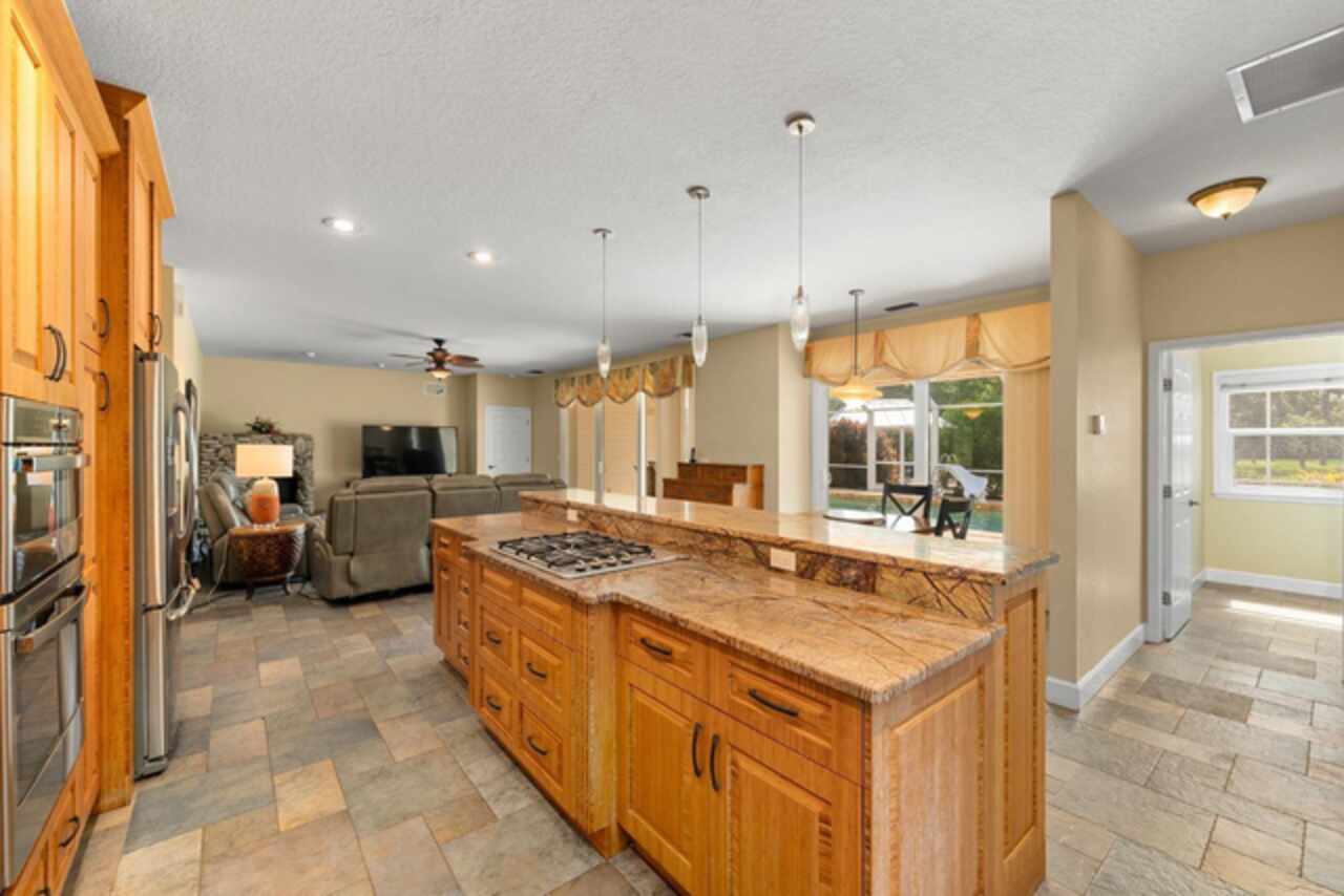 Listing Photo 10