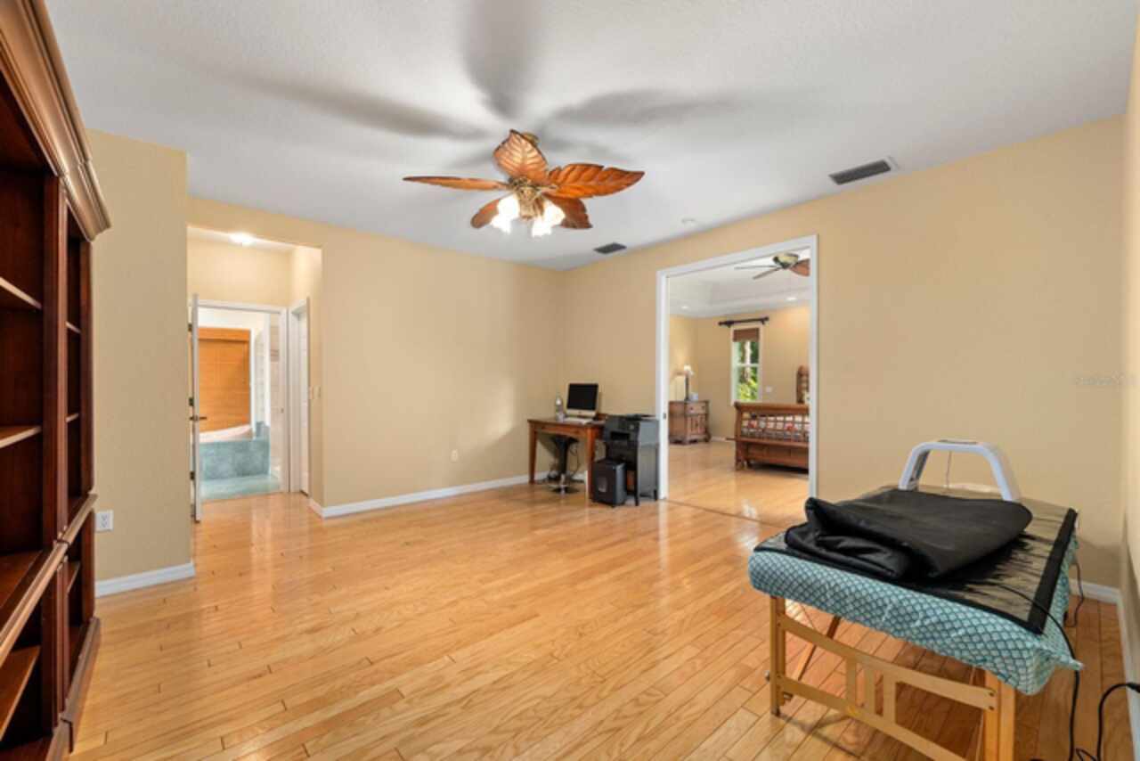 Listing Photo 17