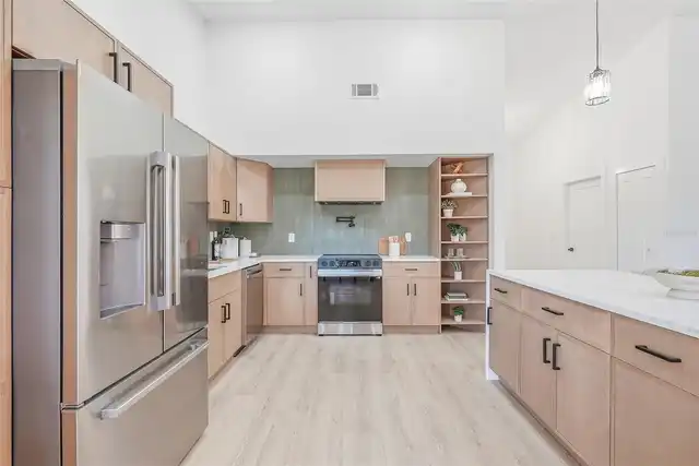 Listing Photo 15